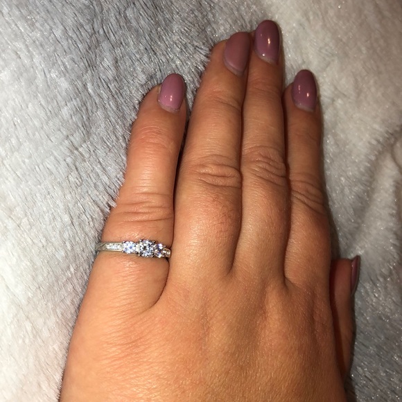 3 Stone Engagement Ring 925 Sterling Silver Ring - Picture 4 of 7